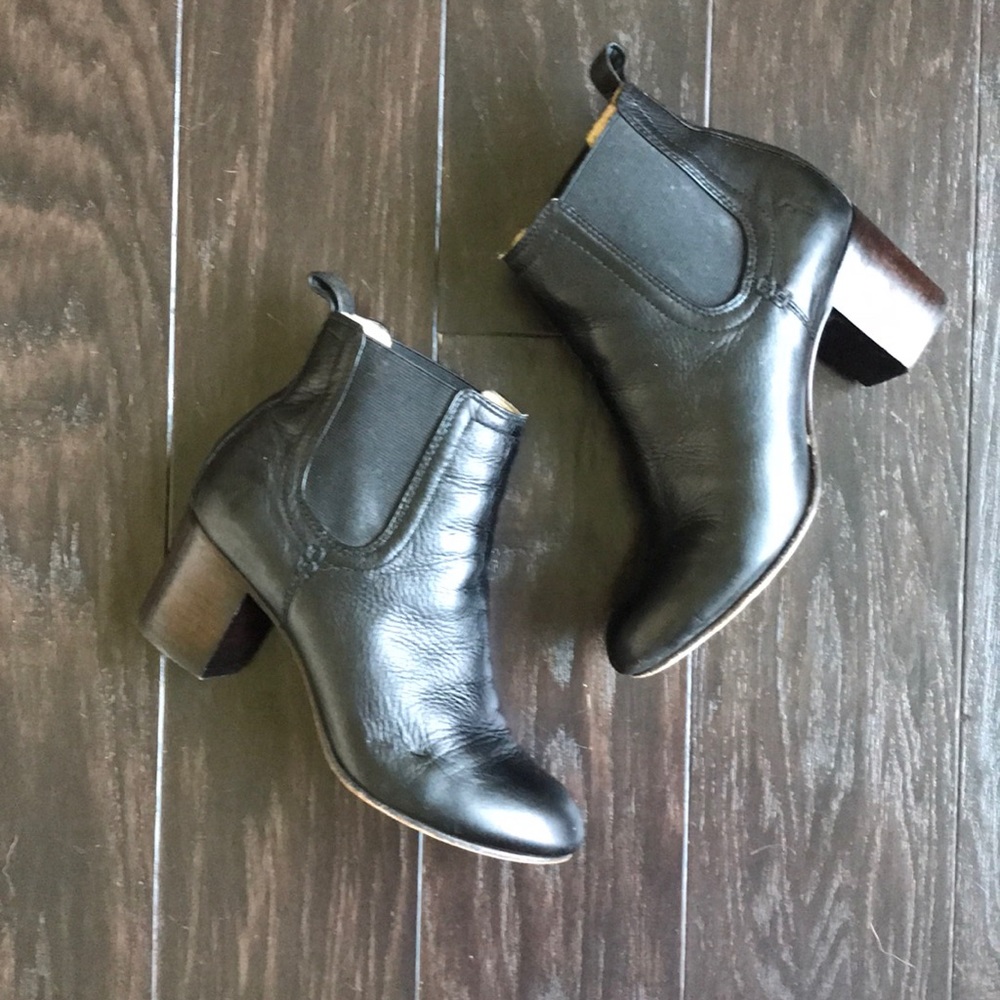 Frye Casey Chelsea boot